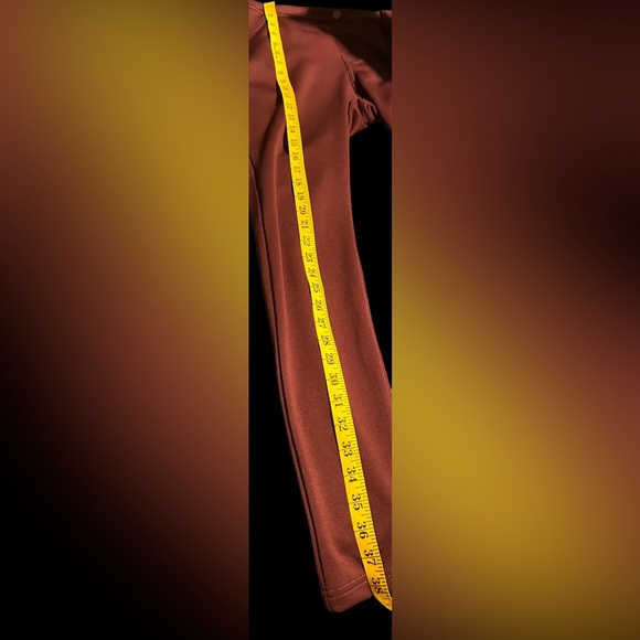 Hue large women’s pull on elastic waist pants. Back pockets. False front pockets - Picture 3 of 8